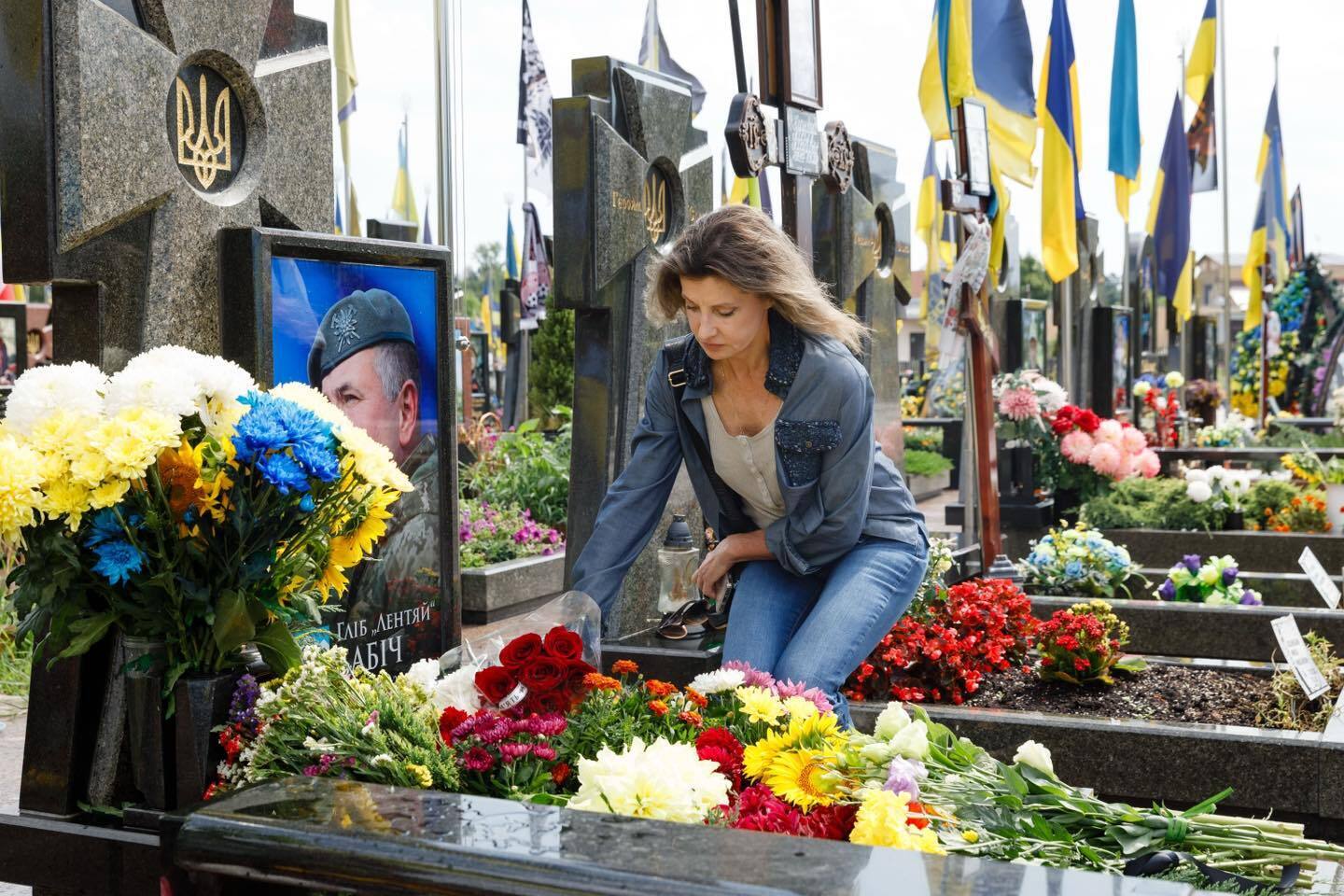 Держал строй своим словом не хуже, чем с автоматом: Порошенко почтил память Глеба Бабича