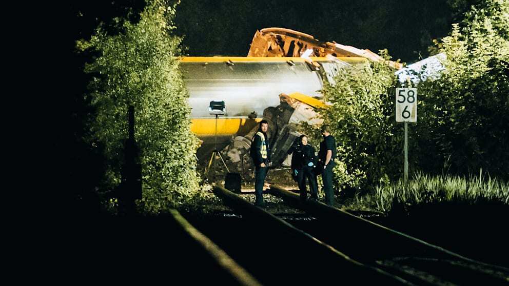 У Німеччині зійшов із рейок пасажирський потяг, загинули люди: усі подробиці трагедії