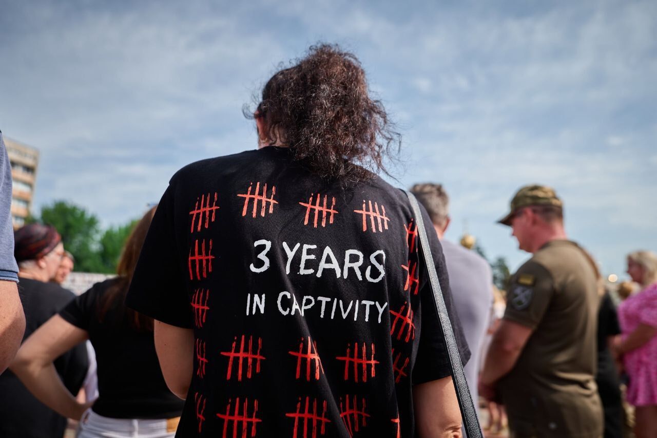 Третья годовщина российского теракта в Еленовке: в Украине провели акции в знак памяти об убитых военнопленных. Фото и видео