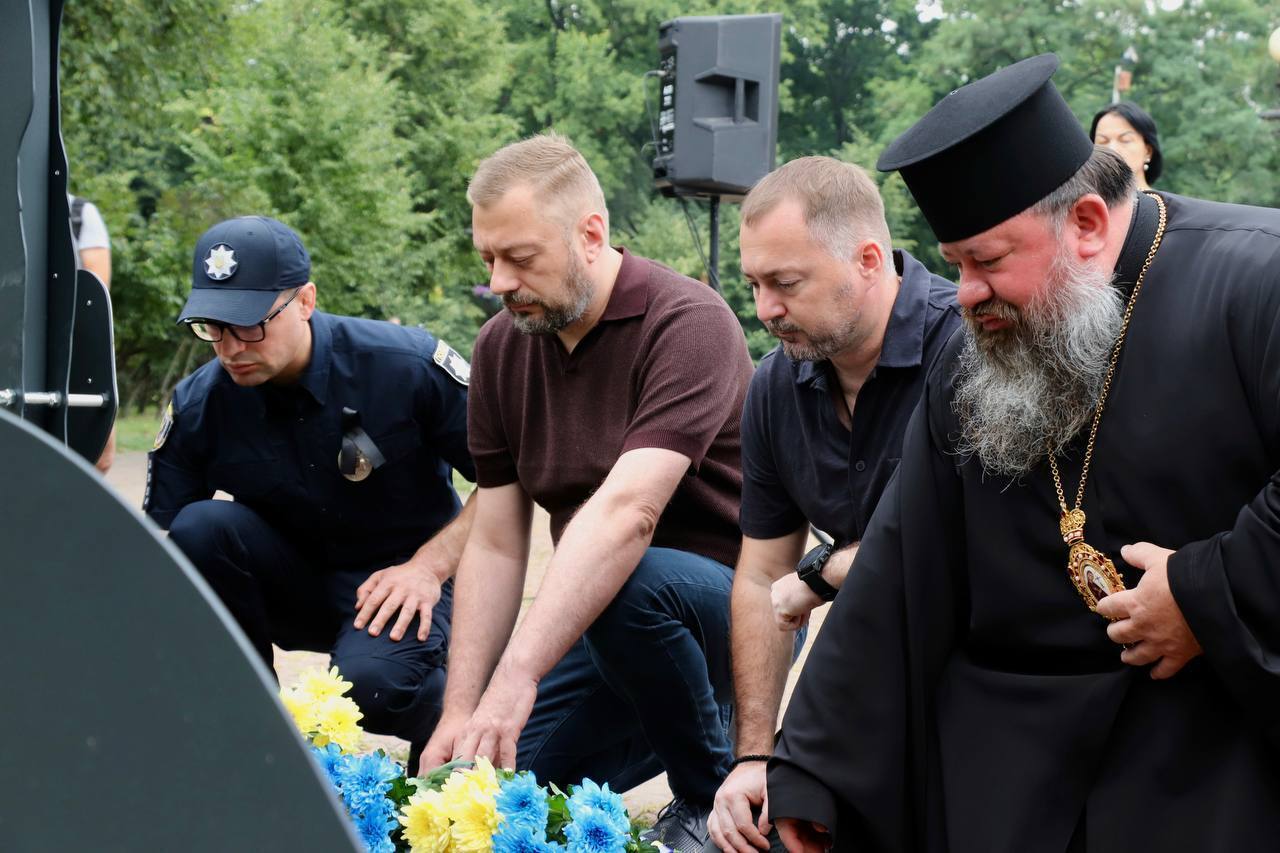 Третья годовщина российского теракта в Еленовке: в Украине провели акции в знак памяти об убитых военнопленных. Фото и видео