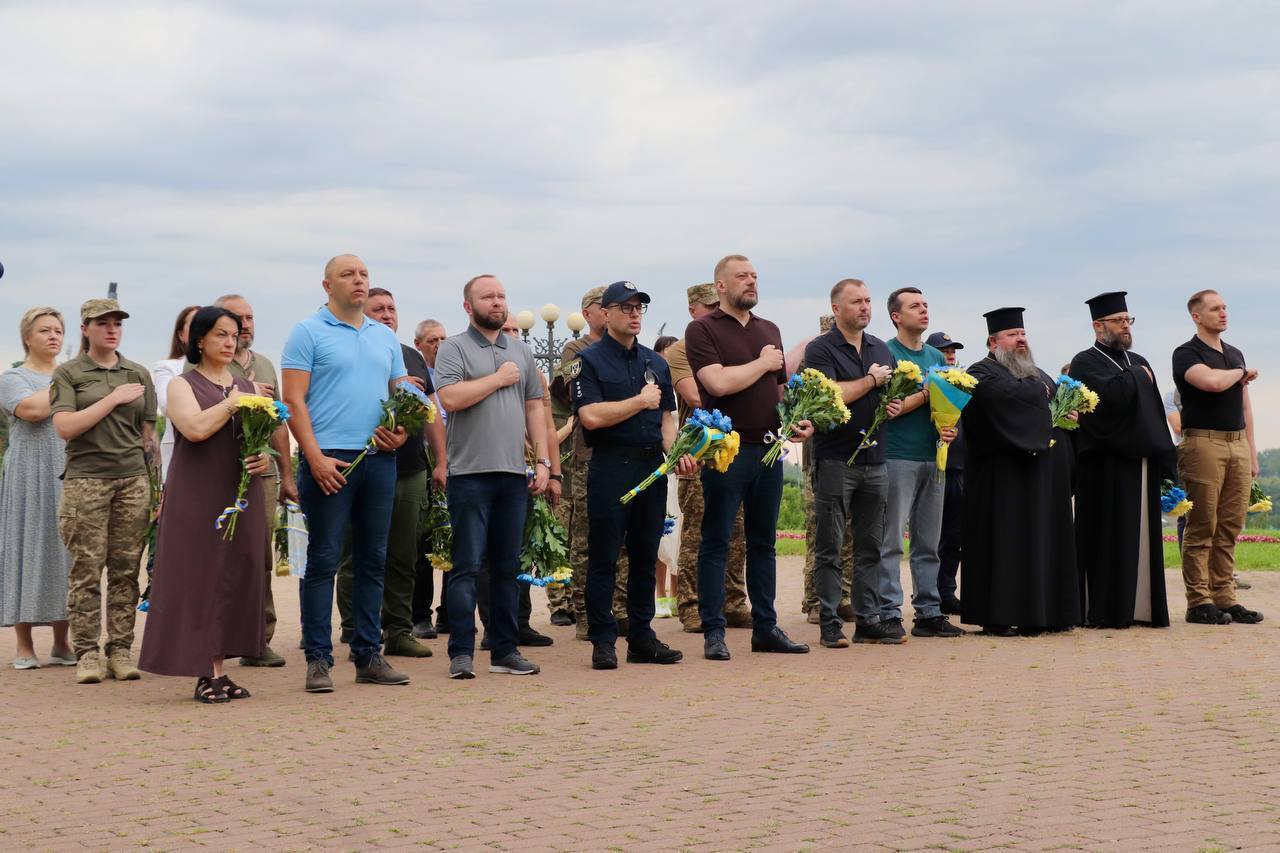Третья годовщина российского теракта в Еленовке: в Украине провели акции в знак памяти об убитых военнопленных. Фото и видео