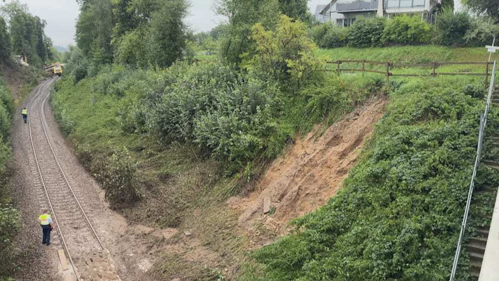 У Німеччині зійшов із рейок пасажирський потяг, загинули люди: усі подробиці трагедії
