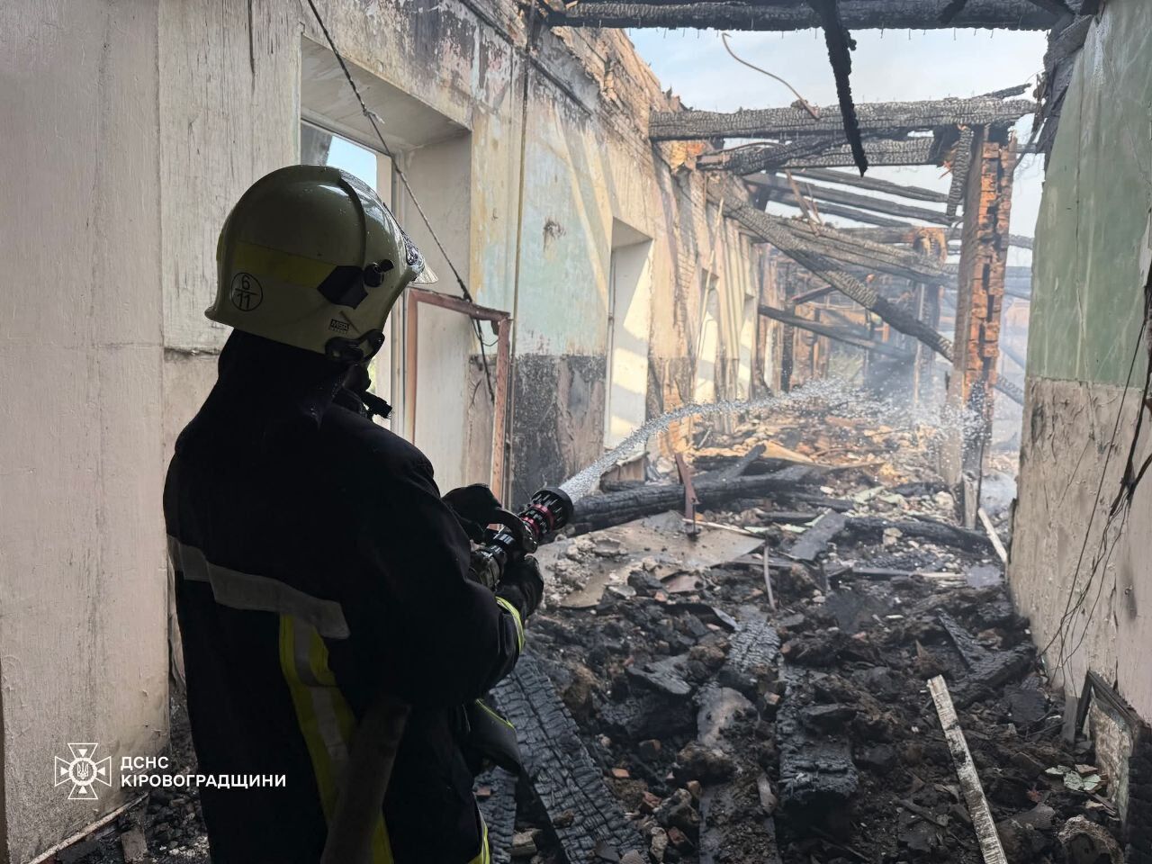 Пошкоджено філармонію, будівлі університету й підрозділу ДСНС: фото і відео наслідків атаки РФ на Кропивницький