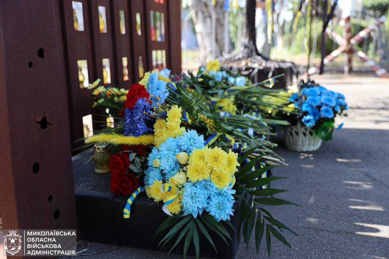 Третья годовщина российского теракта в Еленовке: в Украине провели акции в знак памяти об убитых военнопленных. Фото и видео
