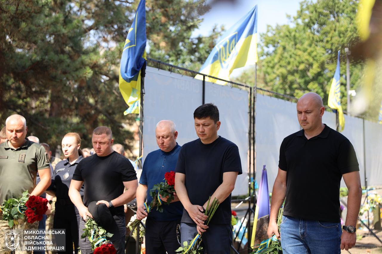 Третья годовщина российского теракта в Еленовке: в Украине провели акции в знак памяти об убитых военнопленных. Фото и видео