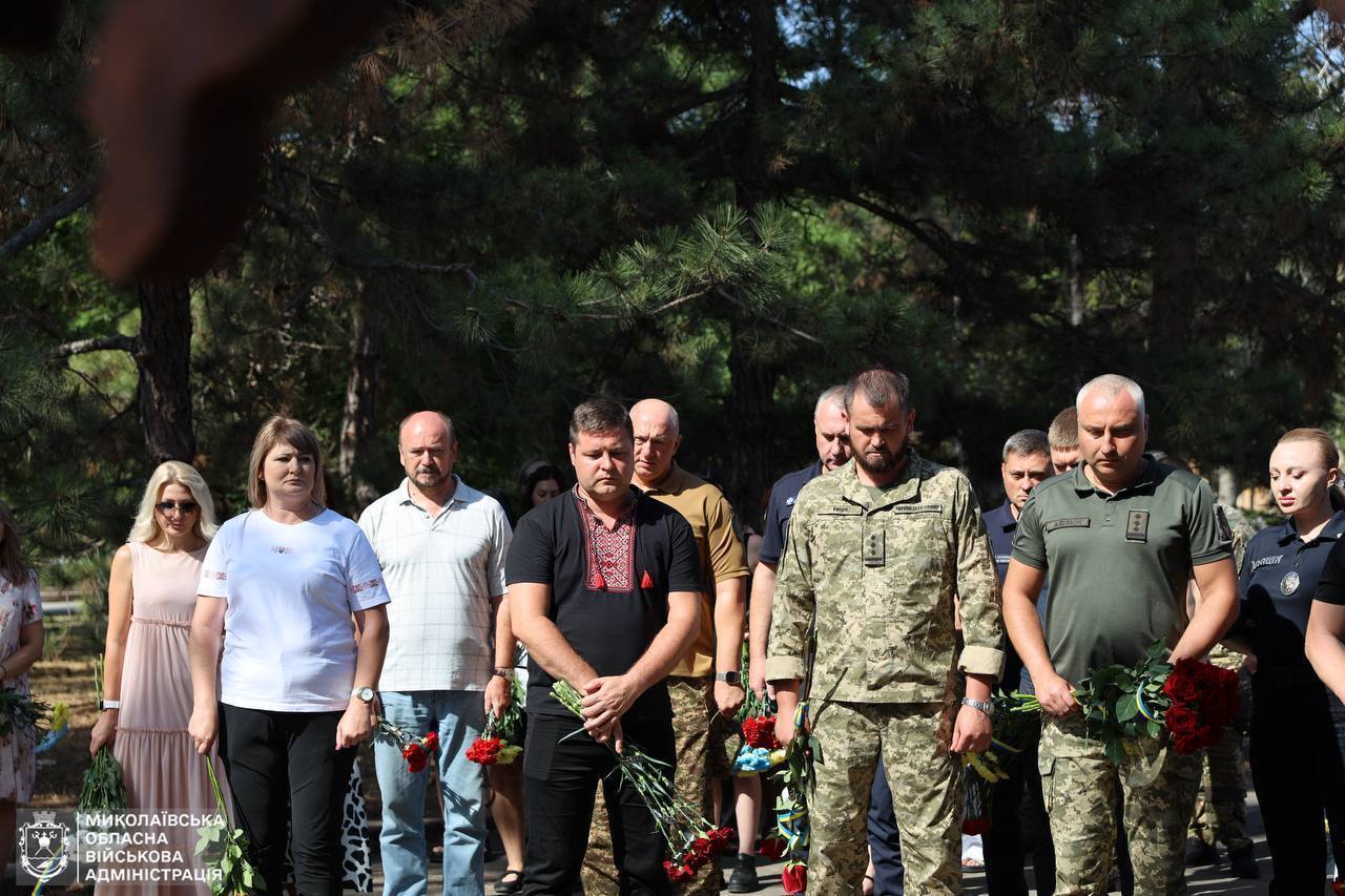 Третья годовщина российского теракта в Еленовке: в Украине провели акции в знак памяти об убитых военнопленных. Фото и видео