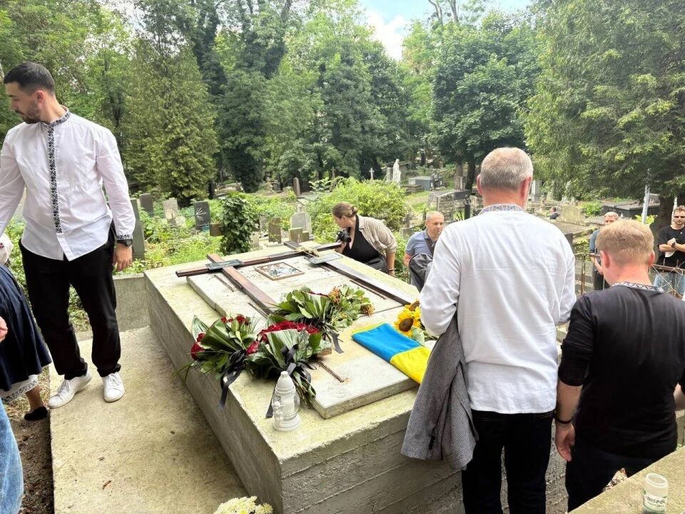 "До сих пор не верится": во Львове похоронили нардепа Ярослава Рущишина, который погиб в ДТП. Фото