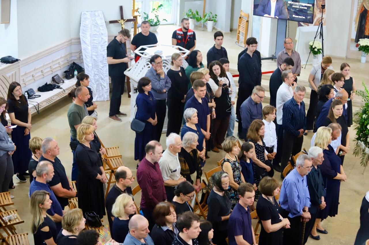 "До сих пор не верится": во Львове похоронили нардепа Ярослава Рущишина, который погиб в ДТП. Фото