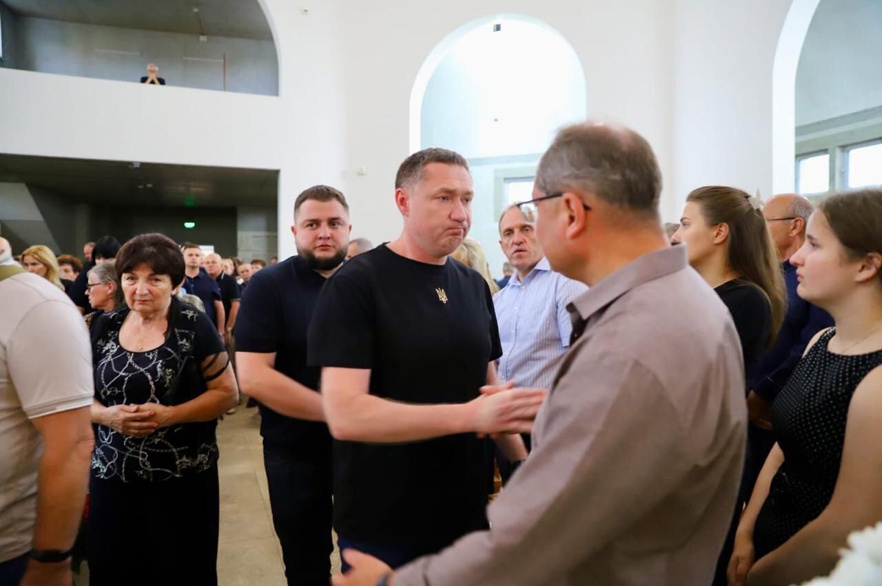 "До сих пор не верится": во Львове похоронили нардепа Ярослава Рущишина, который погиб в ДТП. Фото