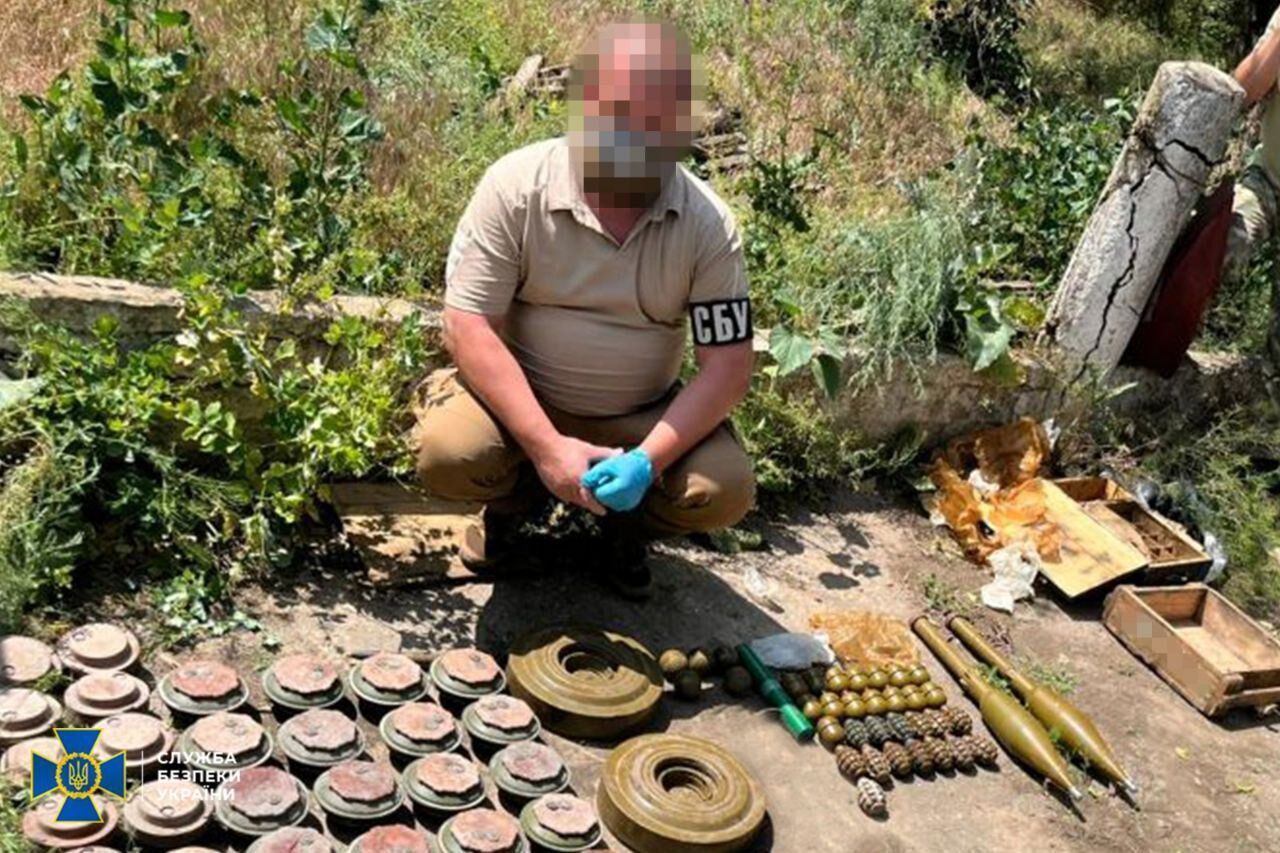 СБУ та Нацполіція затримали 15 ділків, які намагалися налагодити нелегальний продаж "трофейної" зброї в Україні. Фото