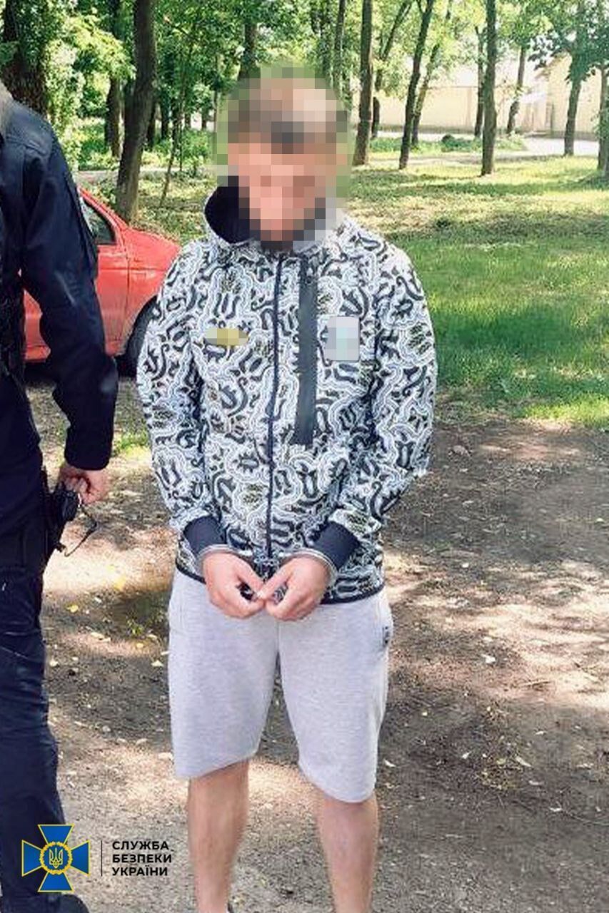 СБУ та Нацполіція затримали 15 ділків, які намагалися налагодити нелегальний продаж "трофейної" зброї в Україні. Фото