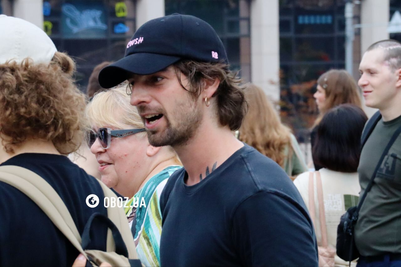 Зібралися кілька сотень людей: у Києві вшанували жертв Оленівки. Фото