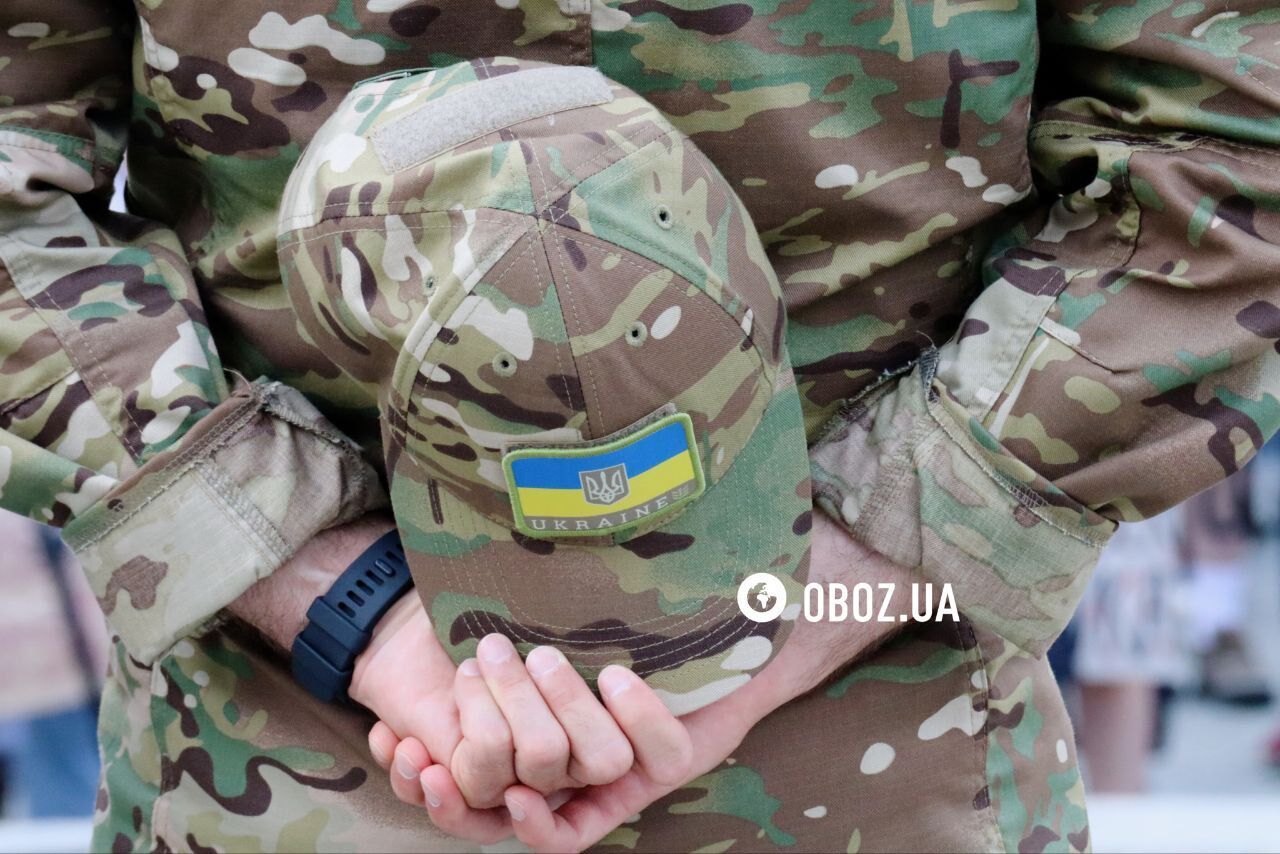 Зібралися кілька сотень людей: у Києві вшанували жертв Оленівки. Фото