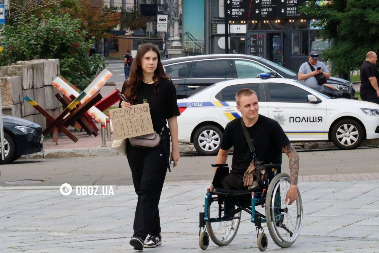 Зібралися кілька сотень людей: у Києві вшанували жертв Оленівки. Фото