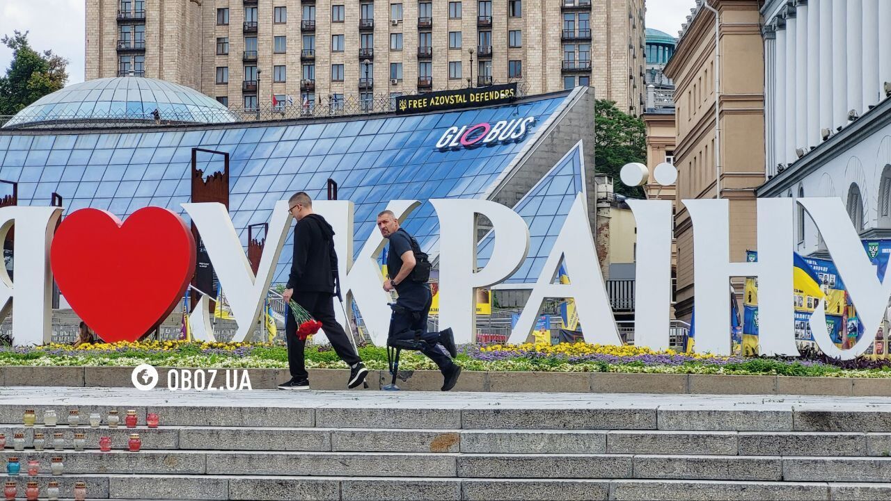 Зібралися кілька сотень людей: у Києві вшанували жертв Оленівки. Фото