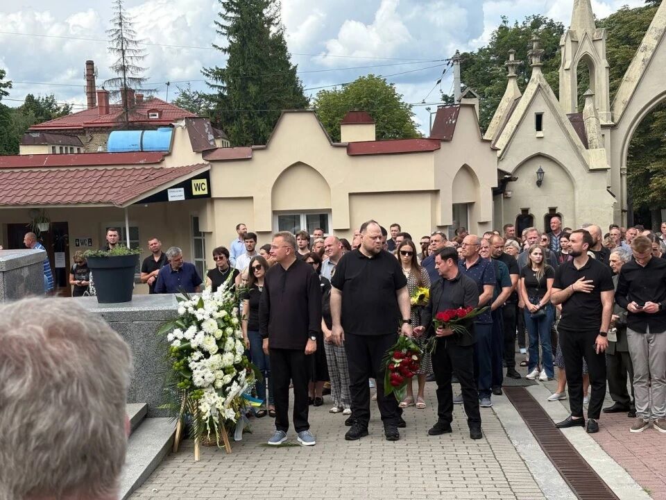 "До сих пор не верится": во Львове похоронили нардепа Ярослава Рущишина, который погиб в ДТП. Фото