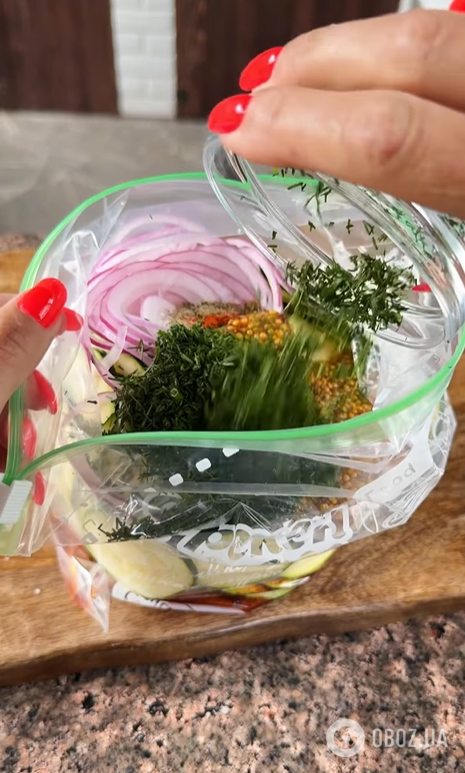 Как вкусно замариновать кабачки в пакете: закуска на любой случай