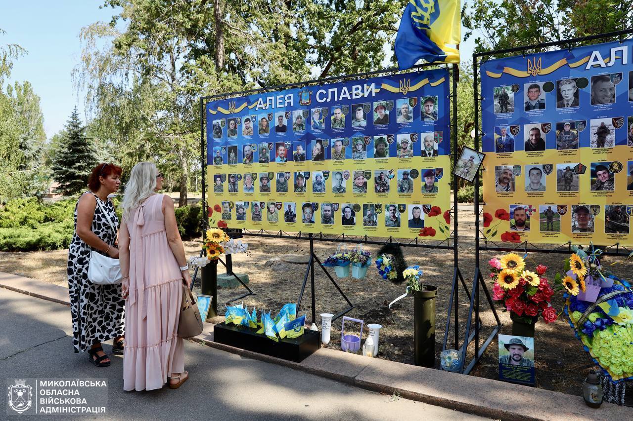 Третья годовщина российского теракта в Еленовке: в Украине провели акции в знак памяти об убитых военнопленных. Фото и видео