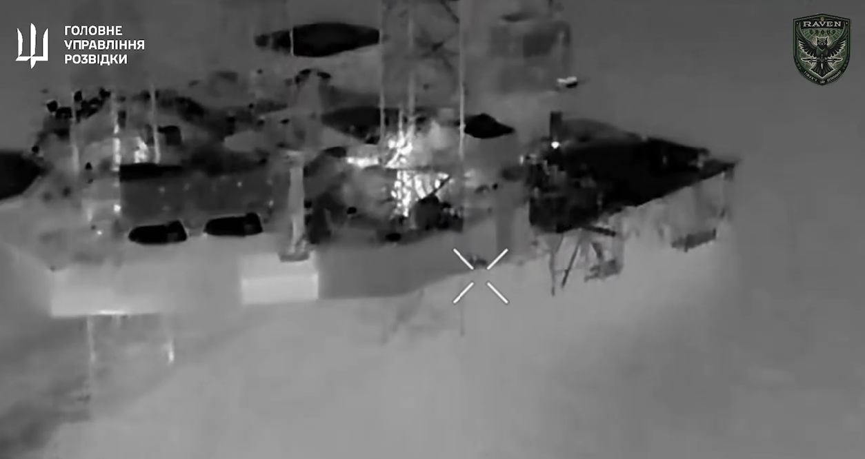 В ГУР показали кадры первого применения FPV-дронов в открытом море: враг понес потери. Видео