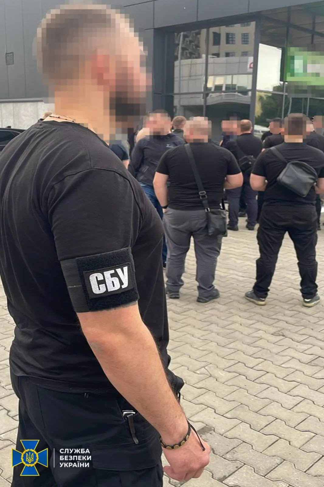 Перевіряють документи та можуть обмежити проїзд: СБУ проводить безпекові заходи у Деснянському районі Києва htiqeziqkhiduzrz