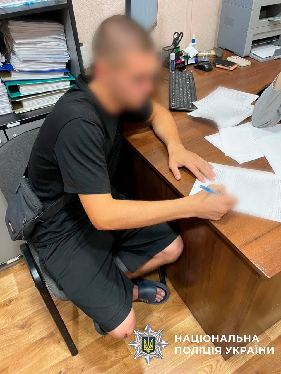 В Киеве пьяные молодые люди на Крещатике напали на прохожих и избили их. Подробности и фото