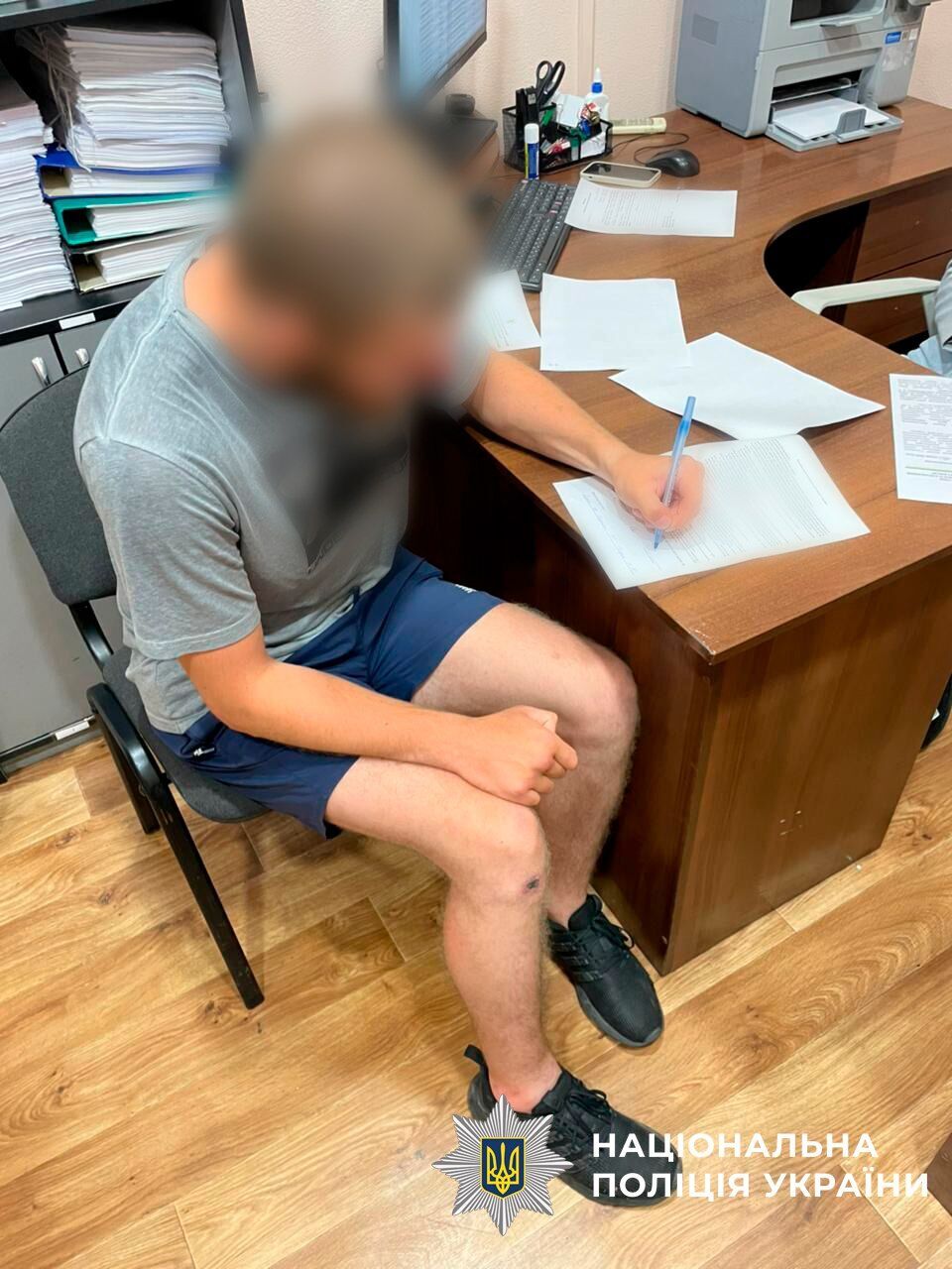 В Киеве пьяные молодые люди на Крещатике напали на прохожих и избили их. Подробности и фото