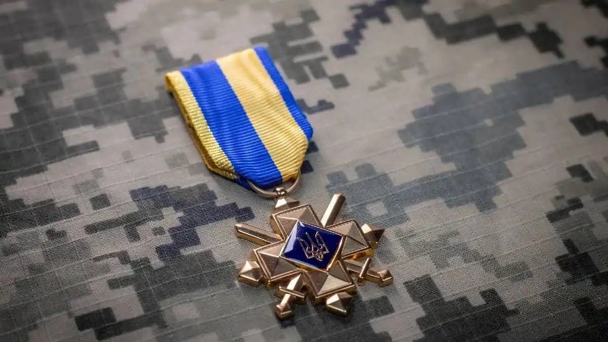 Отмечены 318 воинов: Зеленский инициировал легализацию награды "Крест боевых заслуг"