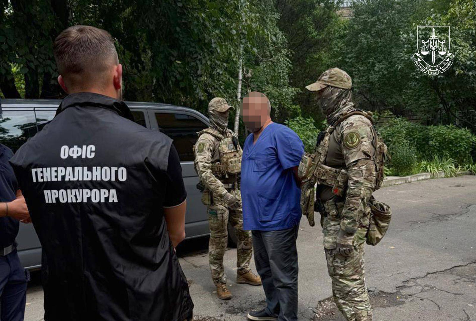 За деньги оформляли инвалидность: в Киеве с поличным задержали руководителя медучреждения и двух врачей. Фото и видео