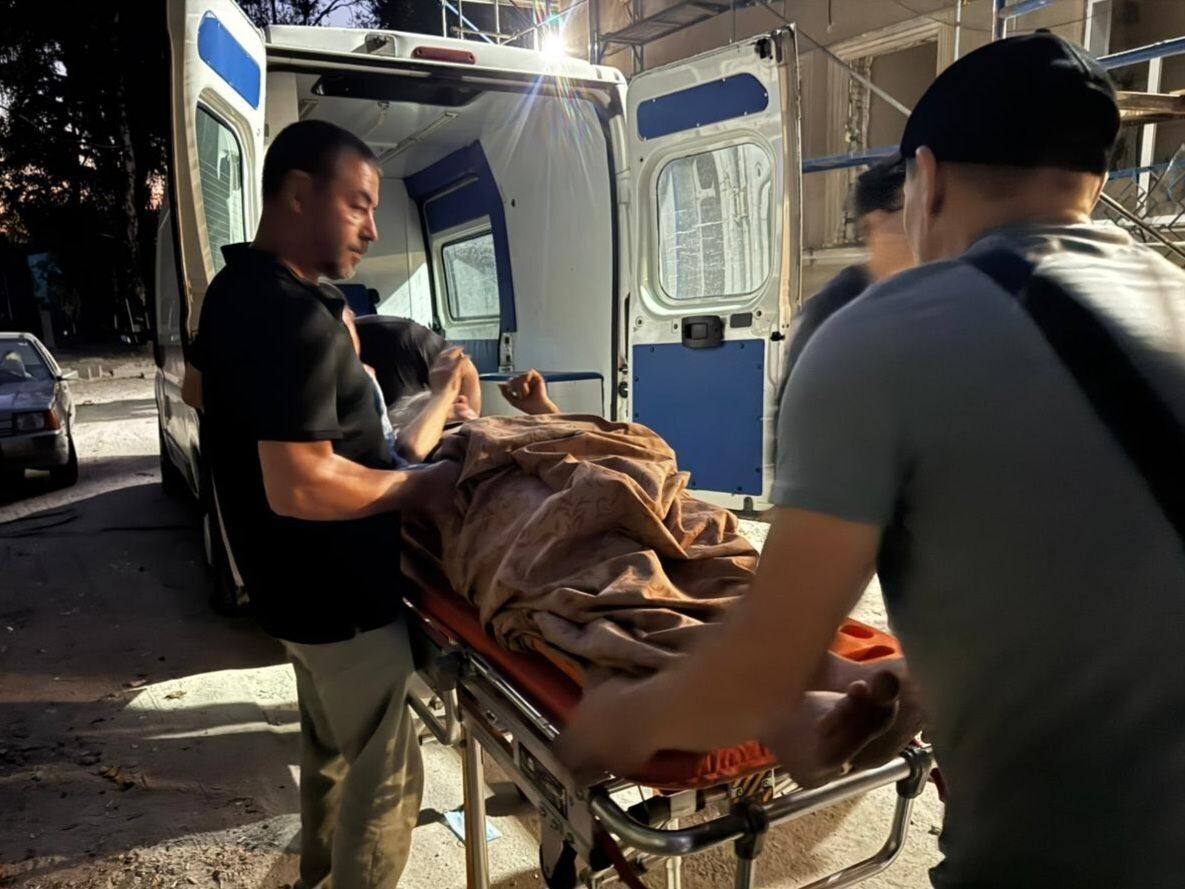 Окупанти завдали ракетного удару по Кам'янському на Дніпропетровщині: три людини загинули, серед них – вагітна жінка. Фото