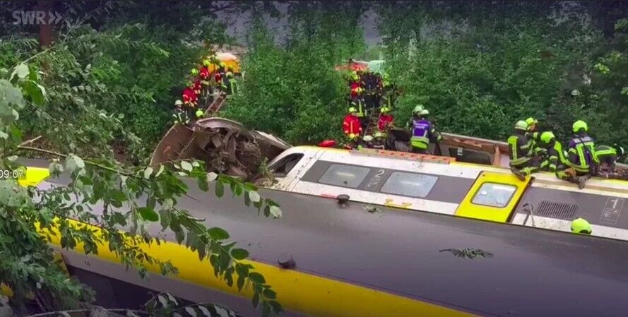 Внаслідок аварії потяга в Німеччині постраждали п'ятеро українців: що відомо про їхній стан