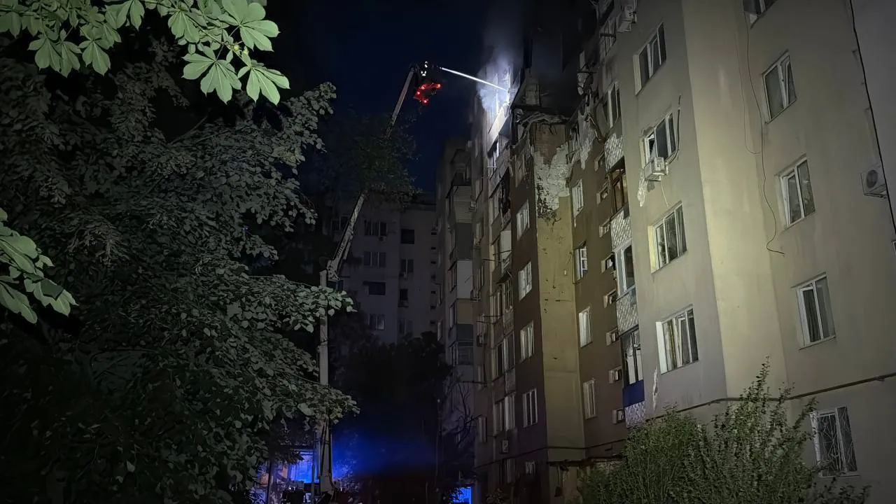 Росія атакувала Одесу ударними дронами: пошкоджено житлові будинки, є постраждалі. Фото й відео