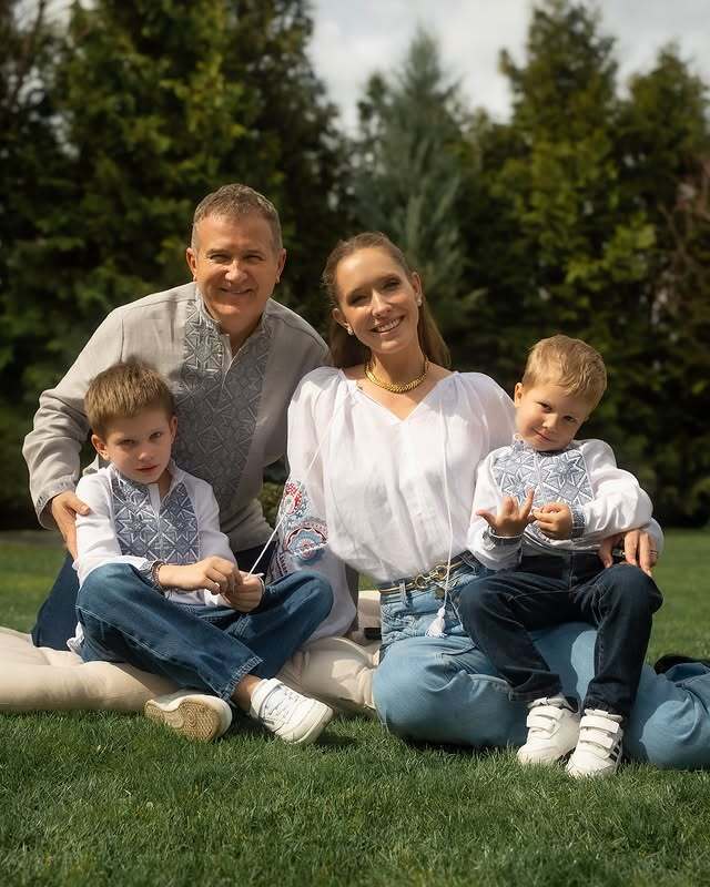 Катерина Осадча вперше відреагувала на закиди, що забрала Юрія Горбунова з сім'ї: якою була зіркова пара на початку стосунків. Фото
