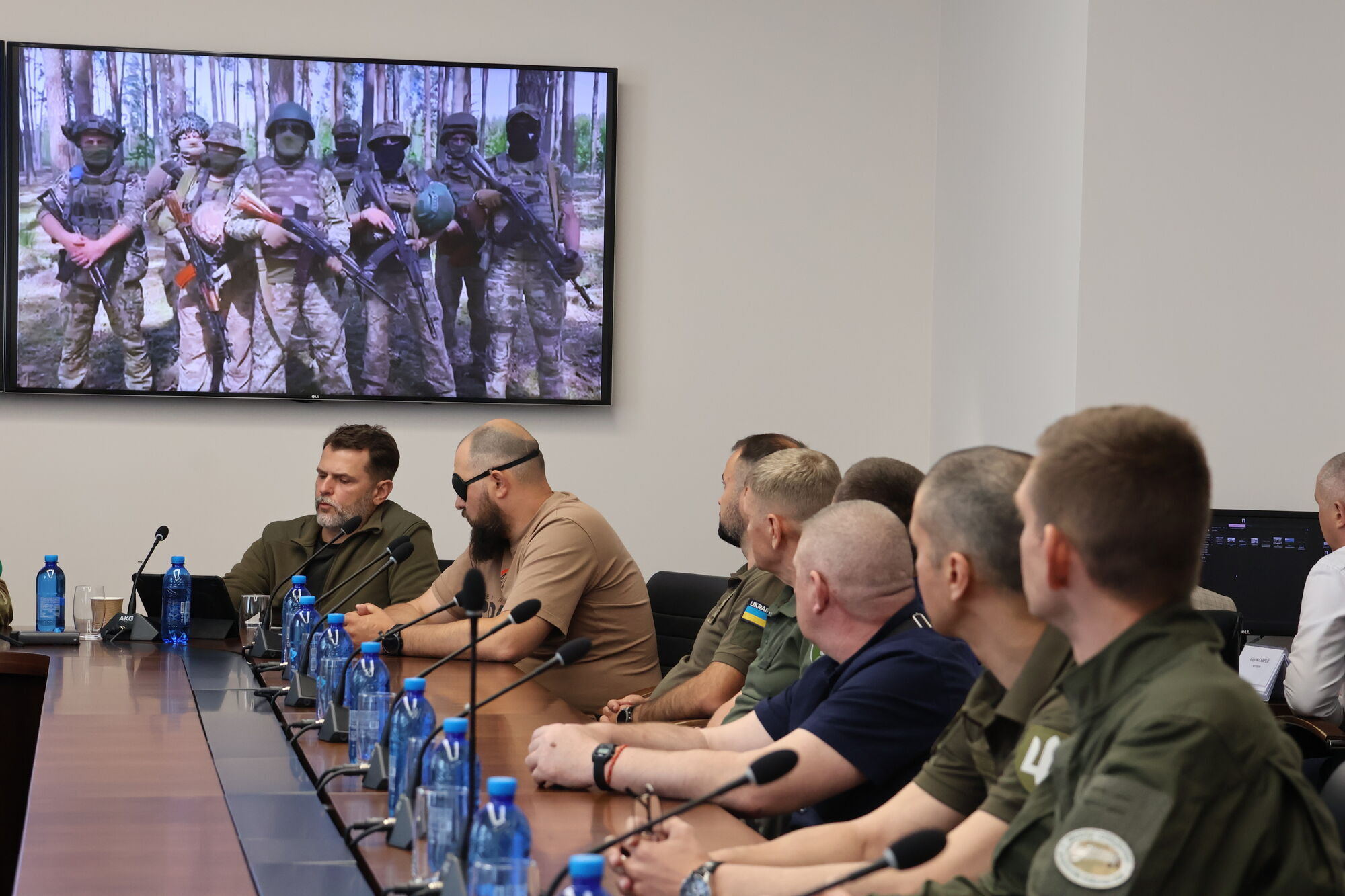 Ветераны, военные и коллектив одной из крупнейших авиакомпаний Украины обратились к президенту. Детали