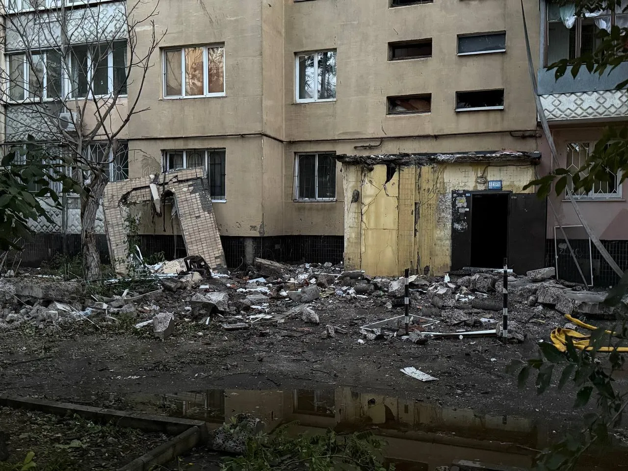 Росія атакувала Одесу ударними дронами: пошкоджено житлові будинки, є постраждалі. Фото й відео