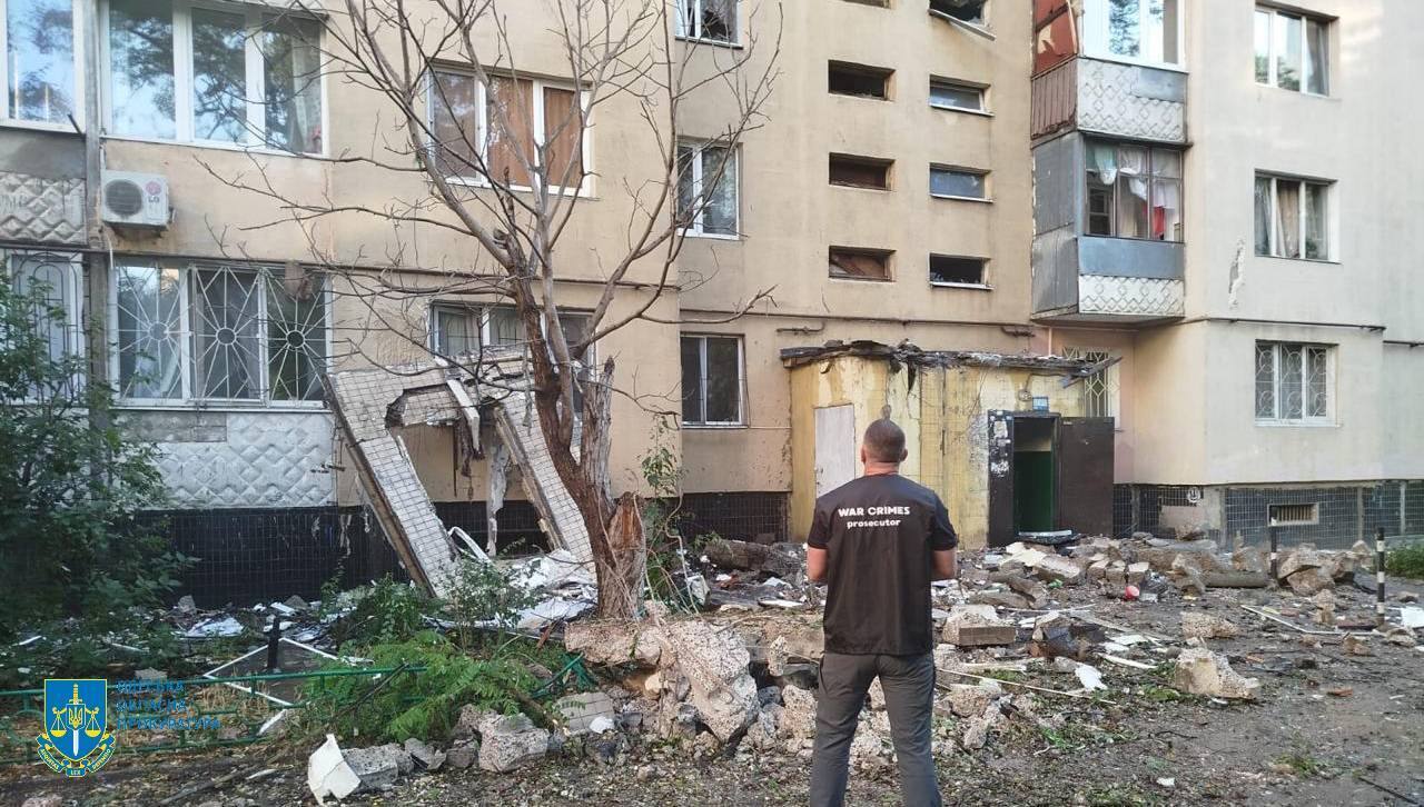 Росія атакувала Одесу ударними дронами: пошкоджено житлові будинки, є постраждалі. Фото й відео