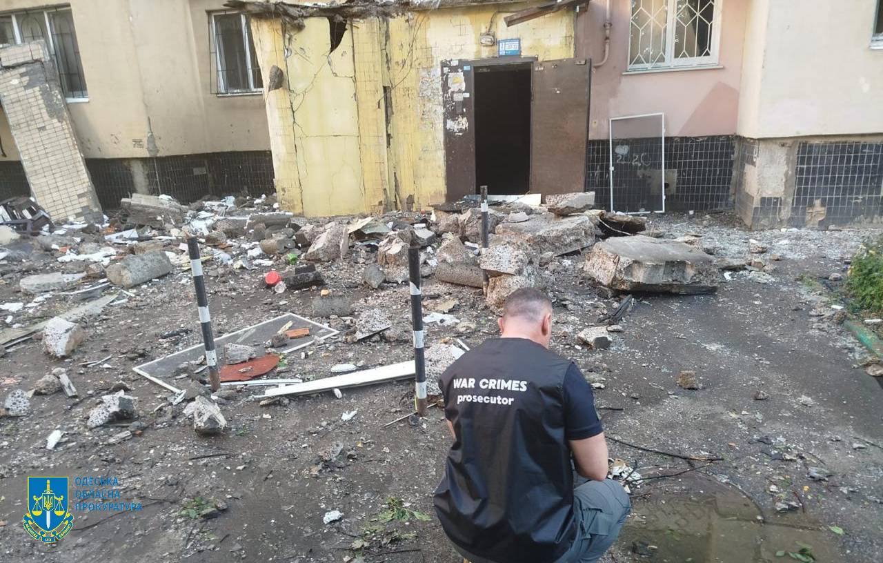 Росія атакувала Одесу ударними дронами: пошкоджено житлові будинки, є постраждалі. Фото й відео