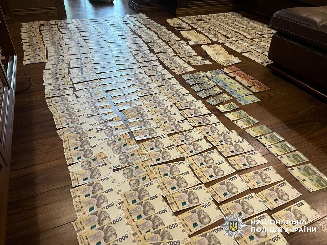 Нацполіція ліквідувала банду, яка щомісячно заробляла 20 млн грн на наркоторгівлі. Фото