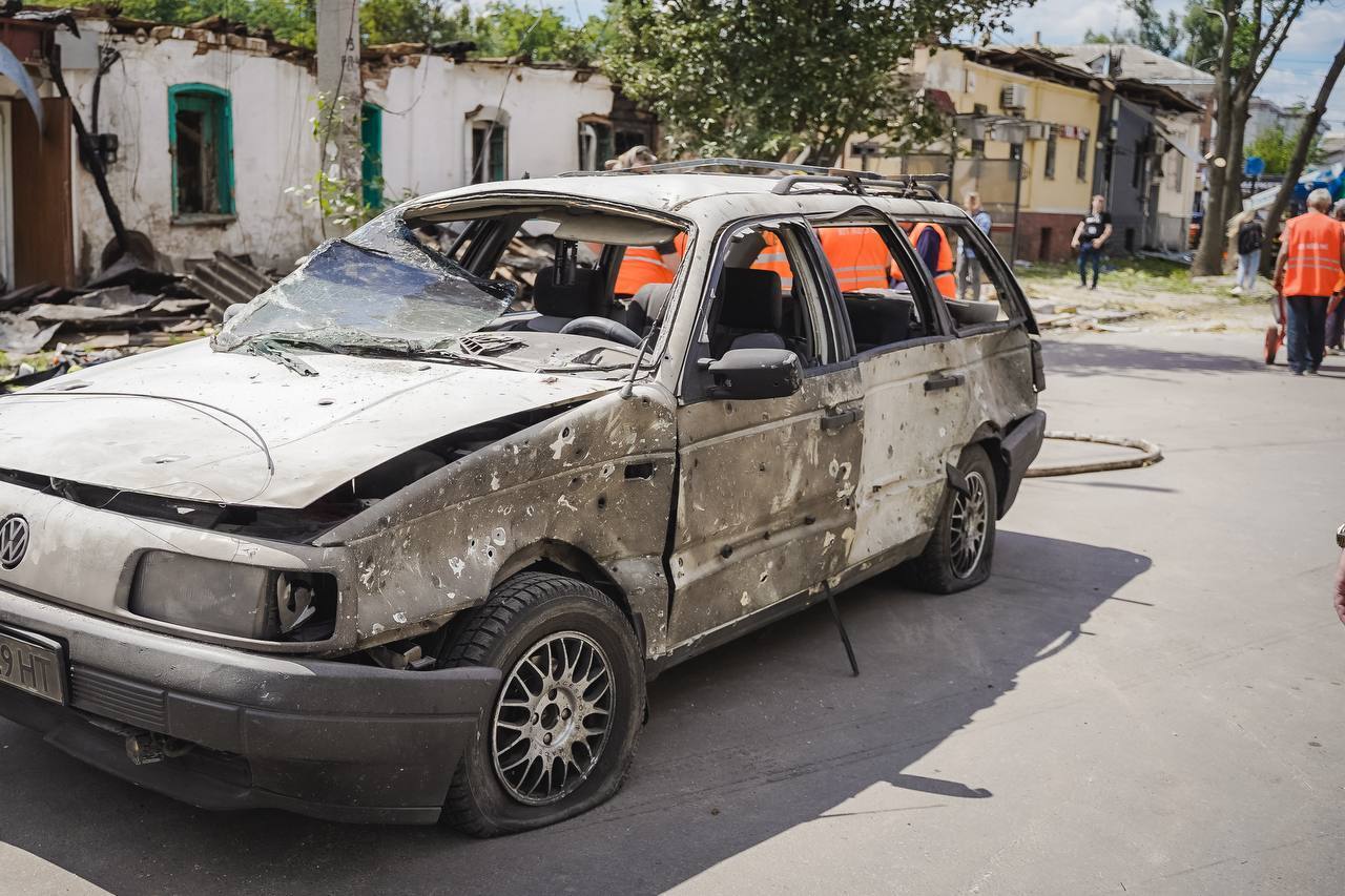Оккупанты нанесли удар по Полтаве, возникли пожары в здании ТЦК и доме: два человека погибли, 59 ранены. Фото