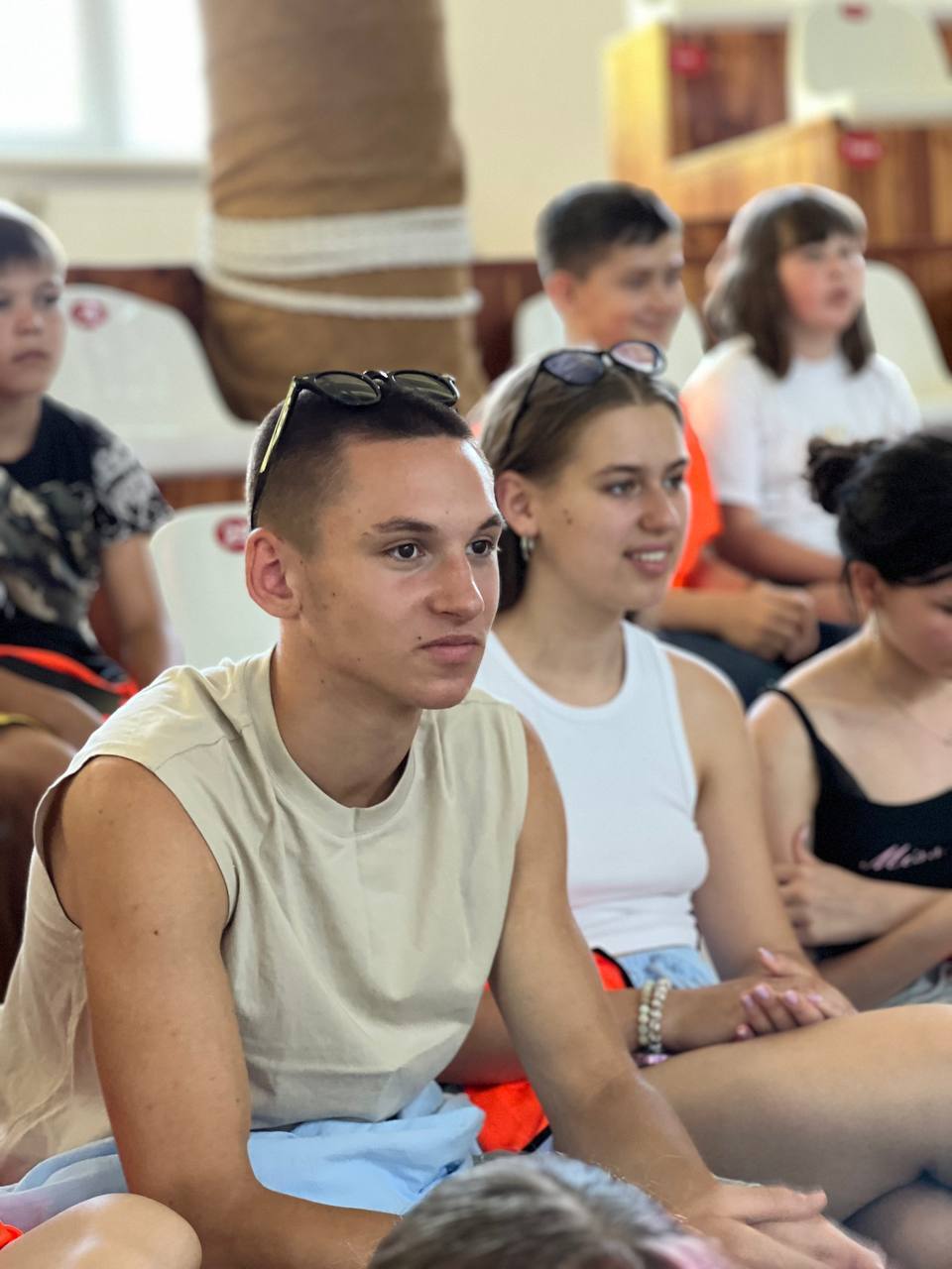 Діти героїв та переселенців у захваті: Щербаков і Helper влаштували малечі відпочинок в дельфінарії