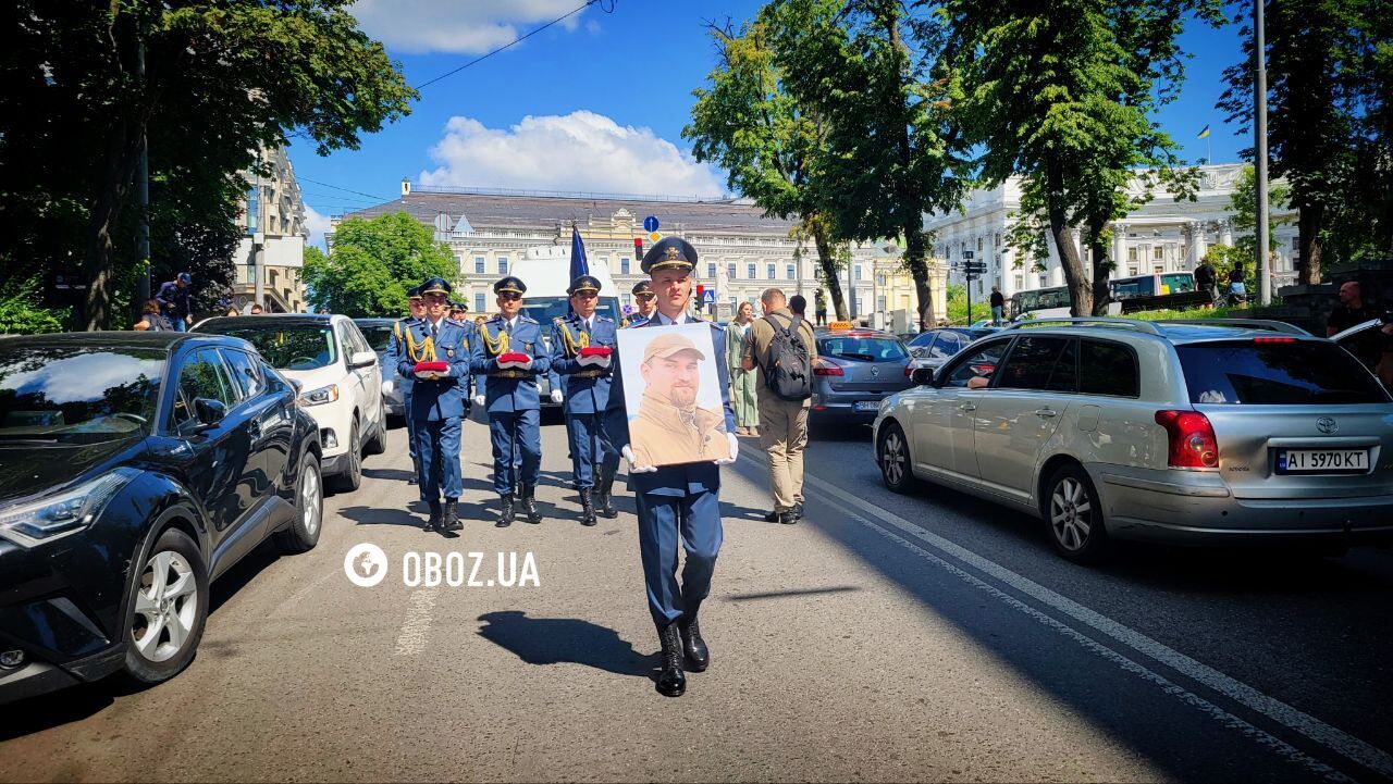 Погиб во время отражения российской атаки: в Киеве попрощались с пилотом F-16 Максимом Устименко. Фото и видео