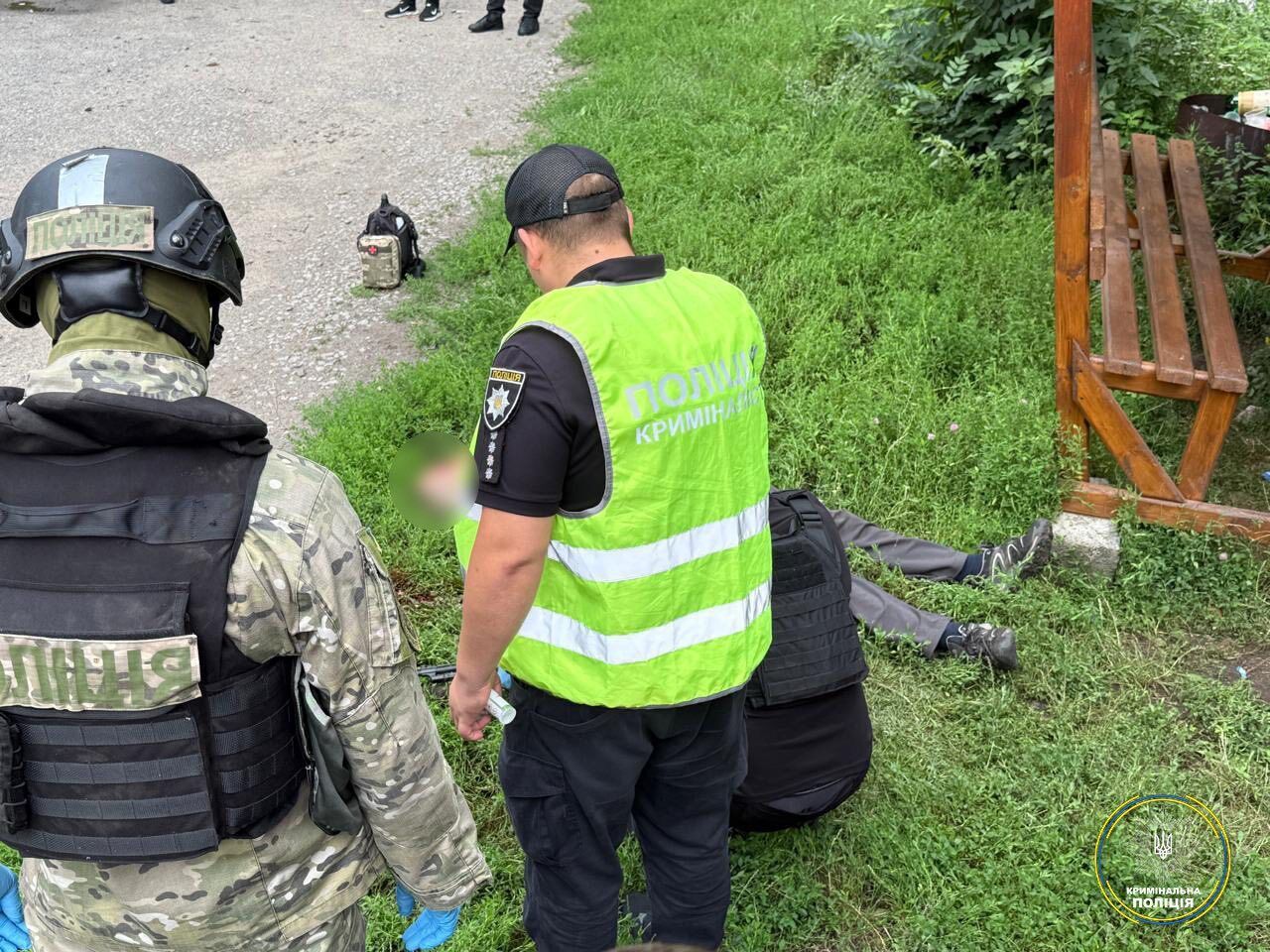 Один з підозрюваних у вбивстві подружжя на Черкащині застрелився під час перемовин з правоохоронцями. Фото і всі подробиці