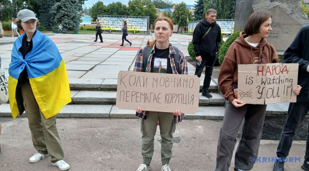 У Києві та інших містах пройшла акція з вимогою ухвалити законопроєкт про відновлення незалежності НАБУ та САП. Фото й відео