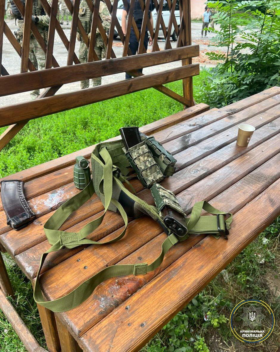 Один з підозрюваних у вбивстві подружжя на Черкащині застрелився під час перемовин з правоохоронцями. Фото і всі подробиці