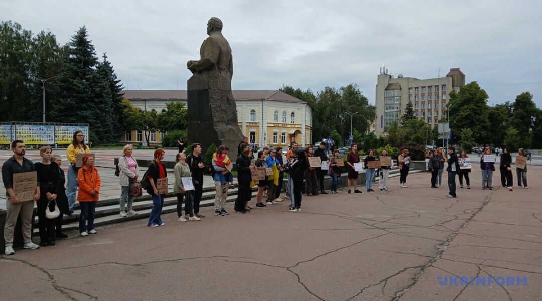 У Києві та інших містах пройшла акція з вимогою ухвалити законопроєкт про відновлення незалежності НАБУ та САП. Фото й відео