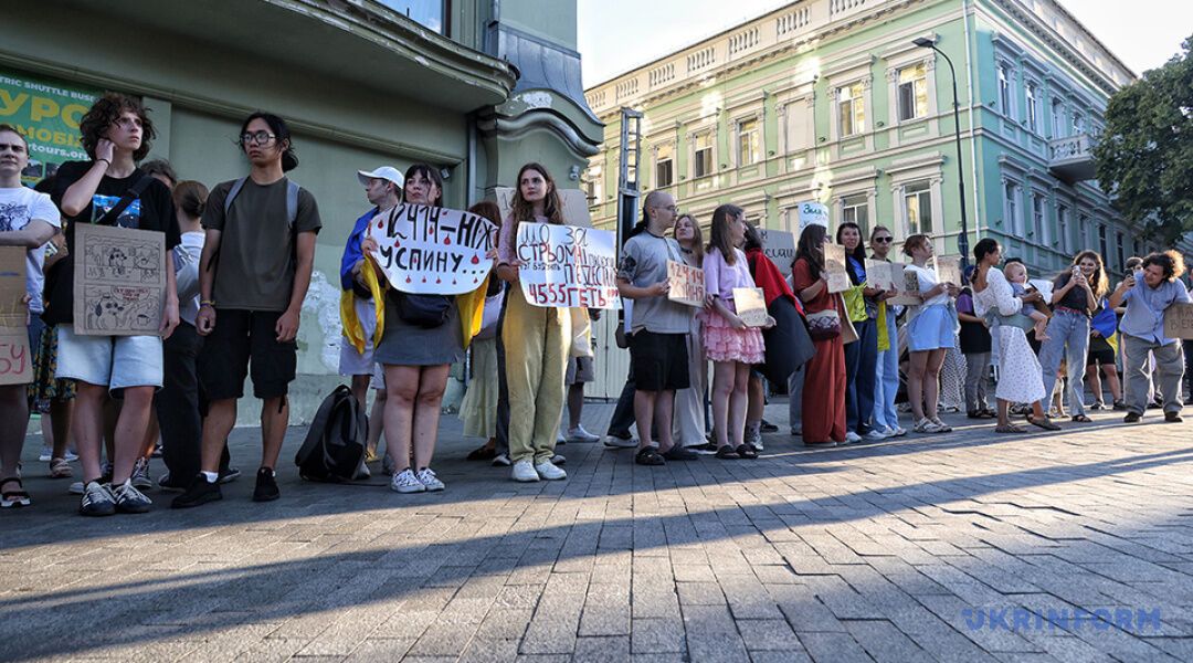 У Києві та інших містах пройшла акція з вимогою ухвалити законопроєкт про відновлення незалежності НАБУ та САП. Фото й відео