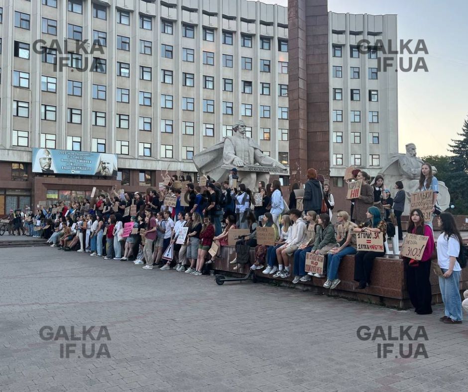 У Києві та інших містах пройшла акція з вимогою ухвалити законопроєкт про відновлення незалежності НАБУ та САП. Фото й відео
