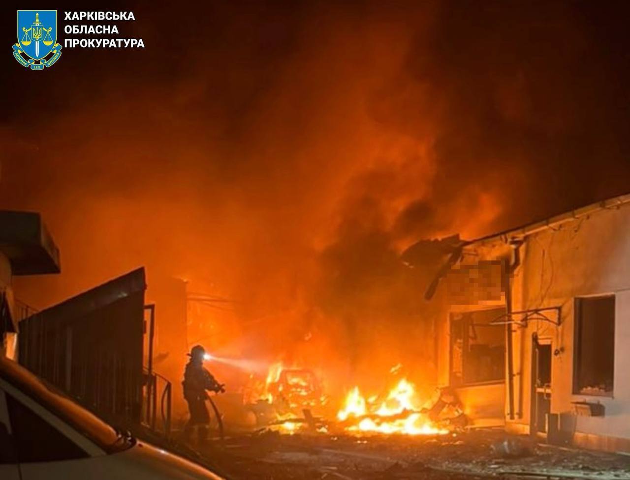 Окупанти атакували Харків дронами, стались пожежі: є постраждалі. Фото і відео