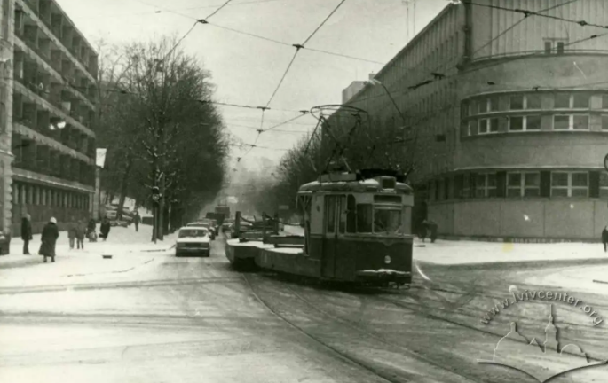 Як будівля міських електромереж у Львові стала символом радянського терору: старі фото