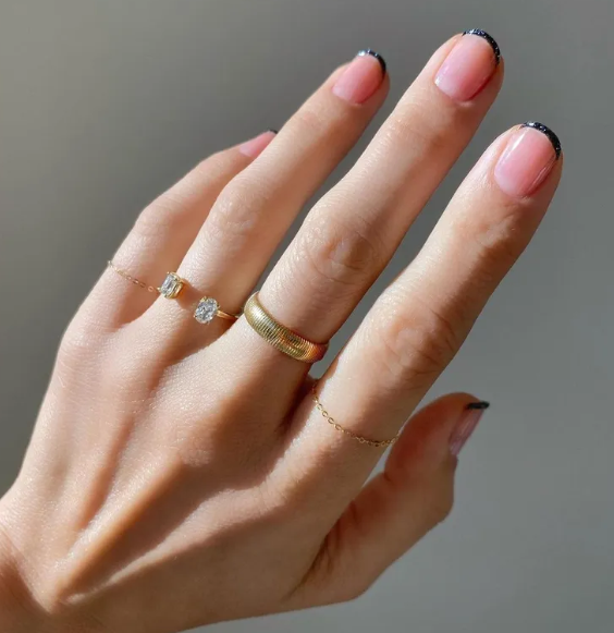 Стильно і цікаво: який варіант французького манікюру зробити у 2025 році