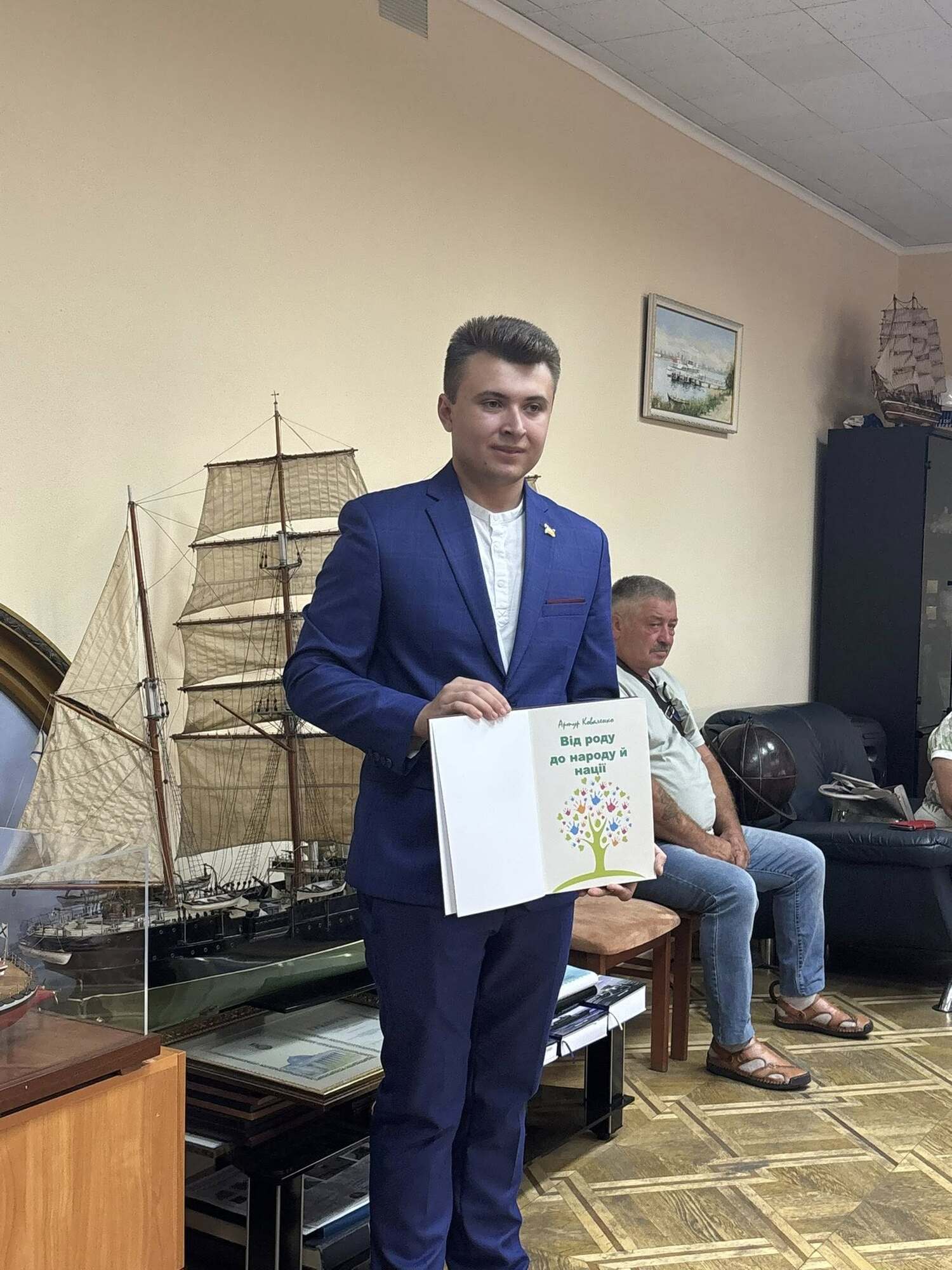 Який вигляд має наймолодший українець, що одночасно навчається в 5 університетах: фото рекордсмена